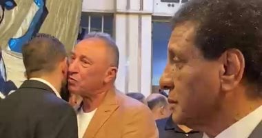 الصورة الرئيسية لمقال: الخطيب وأحمد سليمان وفاروق جعفر على رأس الحاضرين فى عزاء نصر إبراهيم