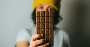 مش لازم تاكلها.. دراسة تكشف تأثير رائحة الشوكولاتة فى تحسين الأداء الرياضى
