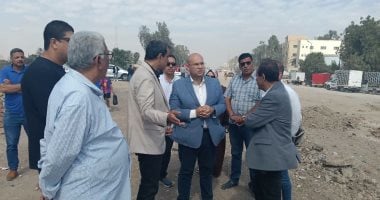 نائب محافظ الجيزة يتفقد أعمال توسعة ورصف طريق المنصورية بأبو النمرس
