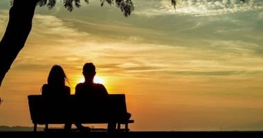 هل يتقاسمان أعمال المنزل؟.. دراسة تكشف اختلاف الأزواج فى تقييم المسئوليات