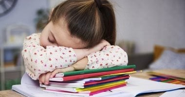 ابنك بيسهر يذاكر لحد الفجر؟.. اعرفى تأثير السهر على تحصيله الدراسى