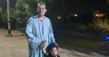 بعد إنقاذه مسن وطفلين من الغرق.. أول تعليق لمدرس قنا: "مترددتش انزل وراهم الترعة بالجلابية"