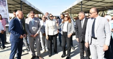 وزيرة التنمية المحلية ومحافظ الوادى الجديد تتفقدان أعمال تطوير الموقف الإقليمي بالخارجة