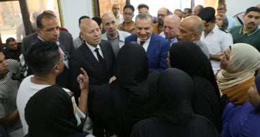 محافظ القاهرة ورئيس صندوق التنمية الحضرية يوزعان عقود "روضة السيدة 2"