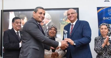 جامعة الإسكندرية تنظم احتفالية يوم الوفاء.. وتكرم أسرة أحمد زويل