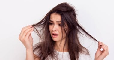 شعرك بيطول لكن مقصف؟.. 6 عادات يومية قد تكون السبب