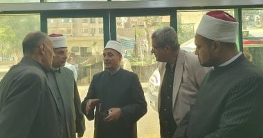 وفد من الأزهر الشريف يزور مصابي حادث المعهد الأزهري بالمستشفى العام بالمحلة
