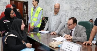 سكرتير عام سوهاج يبحث مطالب المواطنين ويؤكد سرعة الاستجابة للشكاوى