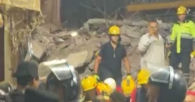 انهيار عقار حدائق القبة.. استخراج جثامين 4 أشخاص ونقل 8 مصابين إلى المستشفى (صور)