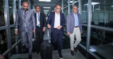 سفير مصر لدى أوغندا يستقبل بعثة الأهلى لدى وصولها المطار
