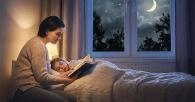 10 دقائق قبل النوم ممكن تفرق.. كيف تجعل القراءة جزءًا من يوم طفلك؟