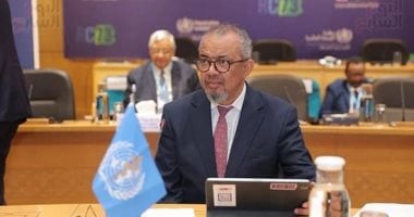 مدير الصحة العالمية يسلم وزير الصحة شهادة نجاح مصر فى القضاء على فيروس C