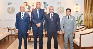 محافظ جنوب سيناء يستقبل وفد حماة الوطن للتهنئة بالذكرى الـ53 لانتصارات أكتوبر