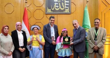 محافظ الإسماعيلية يستقبل رؤساء 16 فرقة بمهرجان الفنون الشعبية
