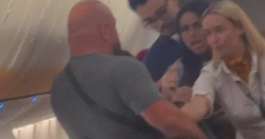 شجار بين الركاب على طائرة بريطانية يمنعها من الهبوط فى أسبانيا.. فيديو