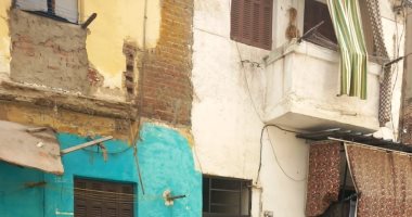تهشم أجزاء من سيارة في انهيار شرفة عقار وسط الإسكندرية