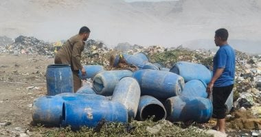 ضبط مصنع مخللات غير مرخص فى أخميم وإعدام 3 أطنان مخلل فاسد