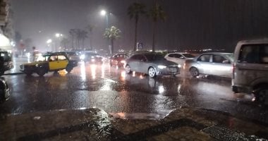 سقوط أمطار غزيرة بالإسكندرية وانخفاض كبير فى درجات الحرارة.. فيديو وصور
