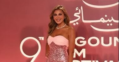 شياكة وأناقة.. فساتين "أوف شولدر" تسيطر على ريد كاربت مهرجان الجونة