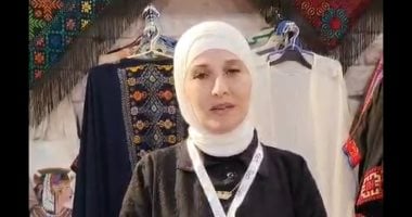 علياء قويدر.. حكاية رائدة سيناوية حولت الخيوط إلى جسر يعبر للعالمية (فيديو)