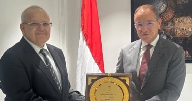 سفارة مصر بأبو ظبي تكرم الدكتور الخشت احتفاء بفوزه بجائزة الشيخ زايد للكتاب