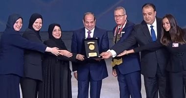 "جدو البطل.. صائد الفانتوم".. حفيدة اللواء محمد نبيه مكرم تحاوره عن أسرار الحرب.. فيديو وصور