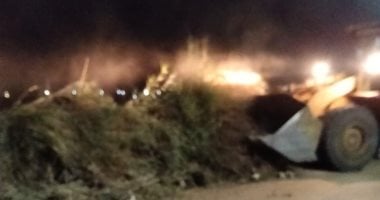 محافظ سوهاج يوجه برفع تراكمات تطهير الترع لتوسعة طريق بأخميم