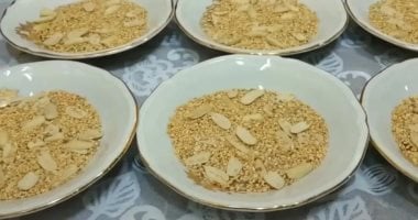 طريقة عمل حلوى على لوز المصرية بخطوات بسيطة.. فاكرها؟