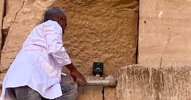 كيف يعمل الجهاز الطارد للطيور بعد وضعه بمعبد هابو الأثرى بالأقصر؟