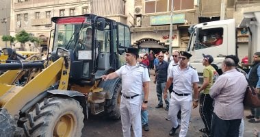 غلق 12 محلا مخالفا في حملات مكبرة بشارع القاهرة بالإسكندرية