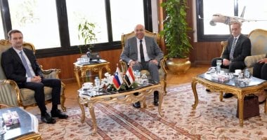 وزير الطيران المدني يبحث مع السفير السلوفيني تعزيز الربط الجوي لتنمية السياحة