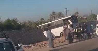 إصابة 9 أشخاص في تصادم أتوبيسين بطريق بلبيس العاشر
