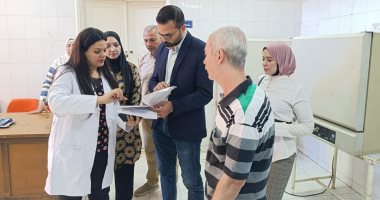 وكيل صحة سوهاج يتفقد المعمل المشترك ويؤكد دوره الحيوى فى دعم المنظومة الصحية