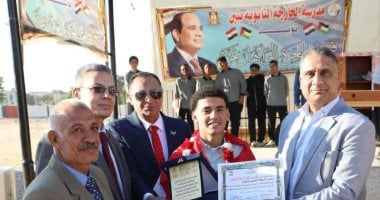 وكيل تعليم الوادي الجديد يكرم لاعب المشروع القومى للموهبة لفوزه بـ3 ميداليات فضية