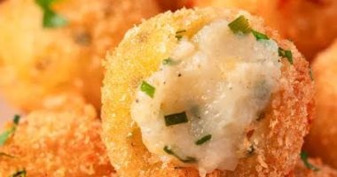 Crispy Oven-Baked Mashed Potatoes With Cheese Make a Versatile Side Dish