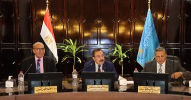 جامعة الإسكندرية تؤكد على تعزيز التواصل مع الطلاب وتطوير اللوائح الدراسية