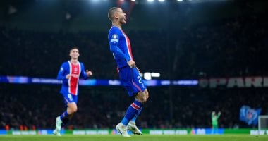 احتفال لوكاس هيرنانيدز لاعب باريس سان جيرمان