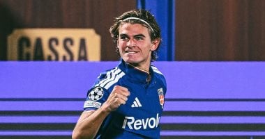 كومو يفجر مفاجأة بالفوز علي اليونايتد 4-1 بدوري الأبطال