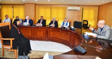 محافظ الفيوم يوجه بسرعة صرف معاش لأخوين يتيمين