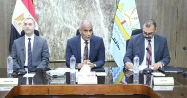 محافظ كفر الشيخ يبحث آليات حماية المناطق الساحلية ومخاطر التغيرات المناخية