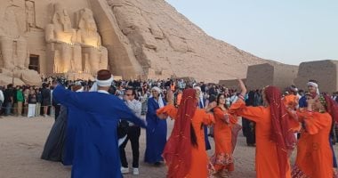 7 فرق شعبية تختتم عروضها أمام معبد أبوسمبل تزامنًا مع تعامد الشمس.. فيديو وصور