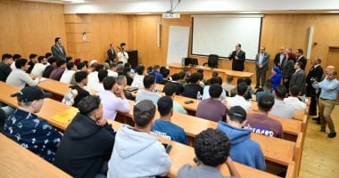 رئيس جامعة القاهرة في جولة ميدانية بالجامعة الأهلية والفرع الدولي