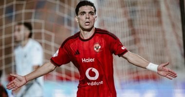 أشرف بن شرقي لاعب الأهلي