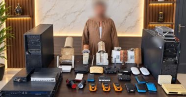 ضبط صاحب شبكة بث تليفزيوني لاسلكية غير ترخيصية لإعادة بث القنوات المشفرة