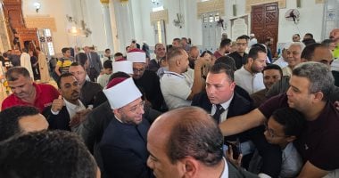 مفتى الجمهورية ووزير الأوقاف ومحافظ السويس يؤدون صلاة الجمعة ببورتوفيق.. فيديو
