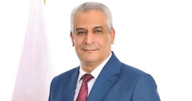 وزير الإنتاج الحربى يشيد بجهود العاملين ويؤكد دورهم فى دعم الصناعة الوطنية