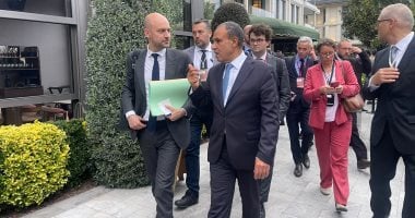 وزير الخارجية يبحث مع نظيره الفرنسي مستجدات الأوضاع الإقليمية في المنطقة