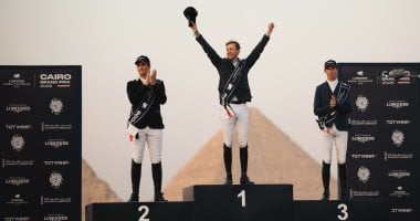 البلجيكى ديفوز يتوج بالجائزة الكبرى فى ختام مثير لبطولة لونجين 2026 بالأهرامات.. صور