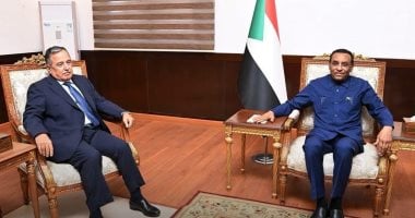 نبيل فهمى يبحث مع رئيس وزراء السودان إحياء مبادرة السلام لإنهاء الحرب