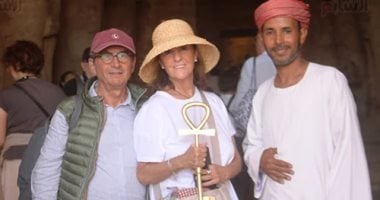 مفتاح الحياة أمام معبد رمسيس الثانى.. أيقونة أثرية تجذب زوار أبوسمبل